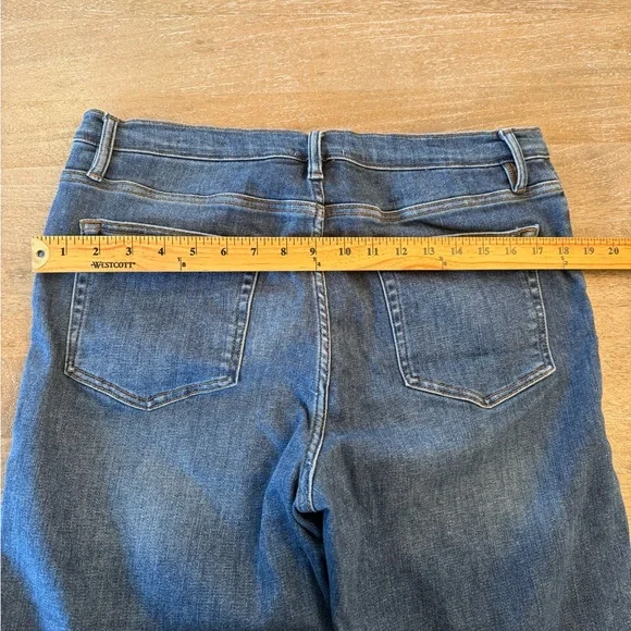 Frame Denim Women’s Straight Leg Jeans in Medium Blue - Picture 10 of 13